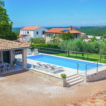 Quaint In With Swimming Pool * Selina