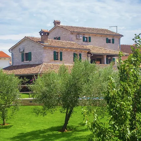 Quaint In With Swimming Pool *