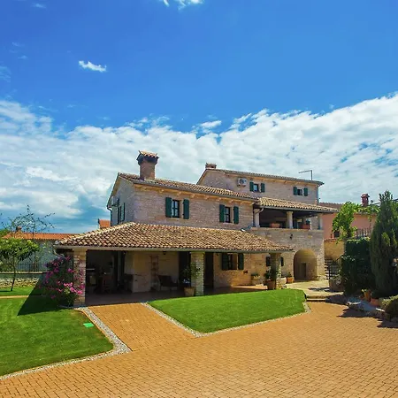 Quaint In With Swimming Pool *