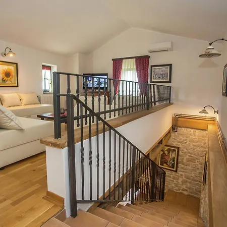 Quaint In With Swimming Pool