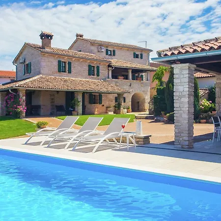 Villa Quaint In With Swimming Pool