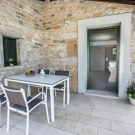 Quaint In With Swimming Pool * Selina