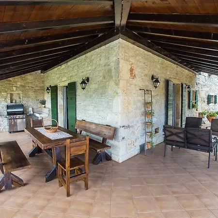 Villa Quaint In With Swimming Pool *