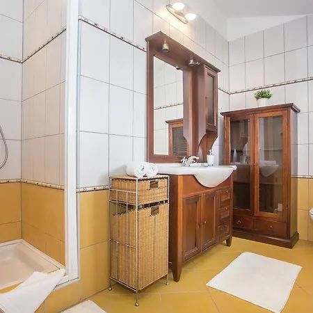 Quaint In With Swimming Pool *
