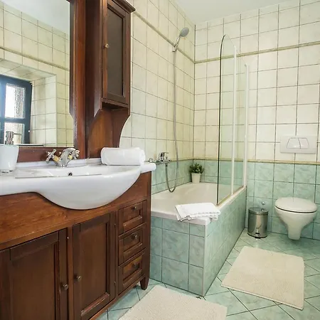 Villa Quaint In With Swimming Pool *