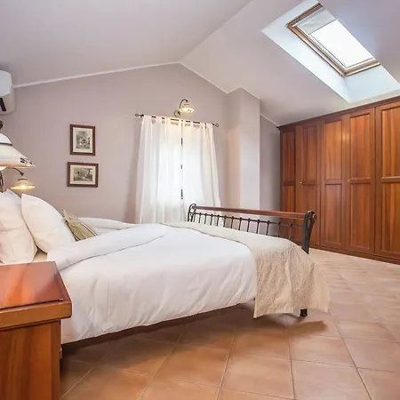 Quaint In With Swimming Pool