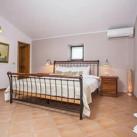 Villa Quaint In With Swimming Pool Selina