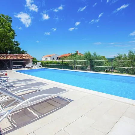 Quaint In With Swimming Pool