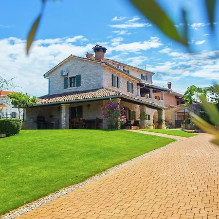 Villa Quaint In With Swimming Pool *