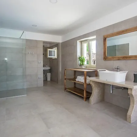 Quaint In With Swimming Pool *