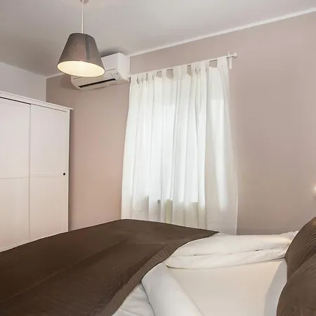 Quaint In With Swimming Pool *