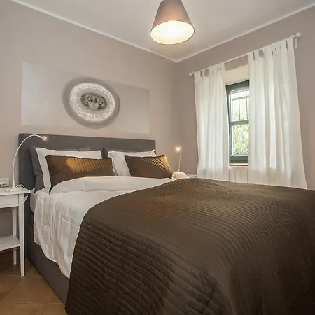 Quaint In With Swimming Pool *
