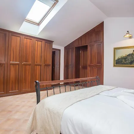 Villa Quaint In With Swimming Pool